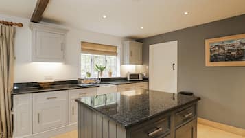 Dishwasher, cookware/dishes/utensils