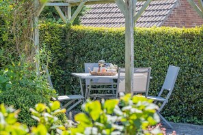 Outdoor dining - 2 Bed in Niton (oc-b31835) (Niton)