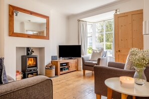 TV, fireplace - 2 Bed in Niton (oc-b31835) (Niton)