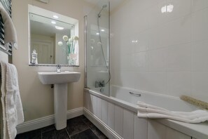 Towels - 2 Bed in St. Levan (oc-p00788) (Saint Levan)