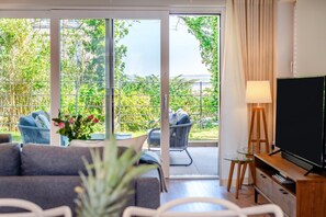 TV - 2 Bed in Padstow (oc-h32002) (Padstow)