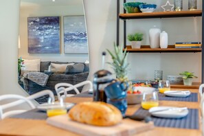 Dining - 2 Bed in Padstow (oc-h32002) (Padstow)