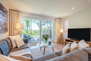 TV - 2 Bed in Padstow (oc-h32002) (Padstow)