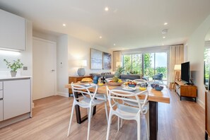Interior - 2 Bed in Padstow (oc-h32002) (Padstow)