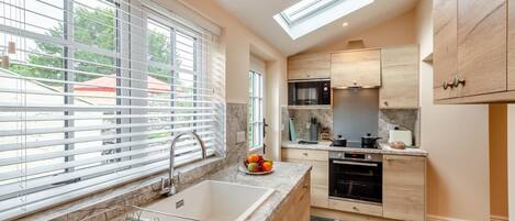 Micro-ondes, four, lave-vaisselle