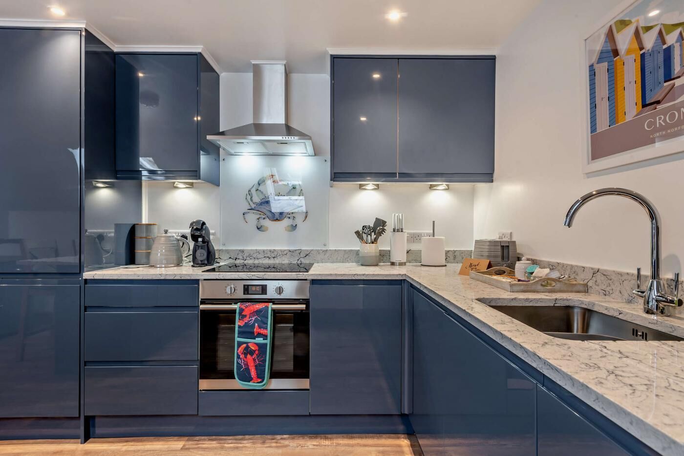 Microwave, oven, dishwasher, cookware/dishes/utensils