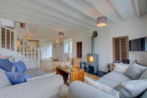 TV, fireplace - 3 Bed in St. Mawgan (oc-p00752) (Saint Mawgan)