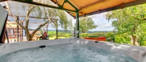 Tina de hidromasaje al aire libre