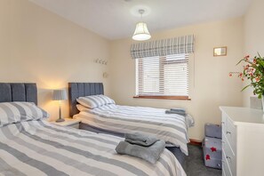 Silitysrauta/-lauta, ilmainen Wi-Fi, vuodevaatteet