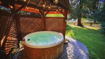 Bain à remous extérieur