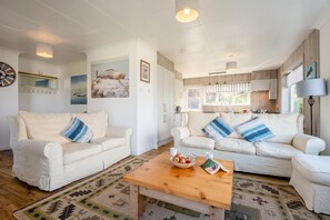 TV - 3 Bed in Swanage (oc-g31981) (Swanage)