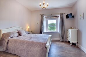 Iron/ironing board, free WiFi, bed sheets - 2 Bed in Low Row (oc-ds059) (Haworth)