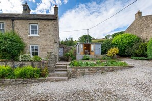 Exterior - 2 Bed in Low Row (oc-ds059) (Haworth)