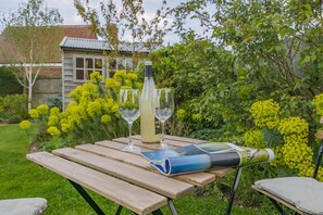 Property grounds - 3 Bed in Bodham (oc-r31988) (Bodham)