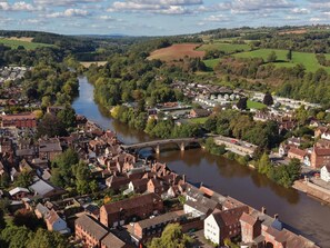 A riverside town with historic buildings, a bridge, and green fields in the background. - 2 Bed in Bewdley (oc-n31968) (Bewdley)