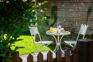 تناول الطعام بالخارج