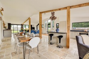 Dining - 5 Bed in Briston (oc-2005) (Briston)