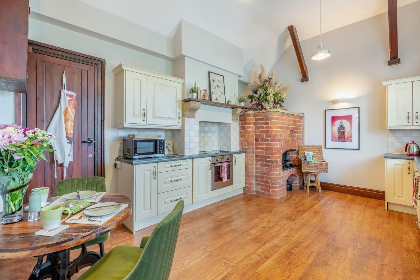 Microwave, oven, cookware/dishes/utensils