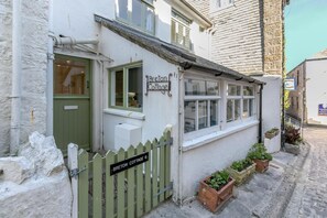 Exterior detail - 2 Bed in St. Ives (oc-b31979) (St Ives)
