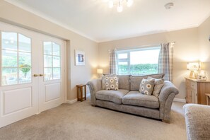TV, fireplace - 3 Bed in Aspatria (oc-w31951) (Hayton)