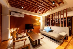 Habitación estándar, balcón, vistas a la ciudad (Floor 4) | Zona de estar