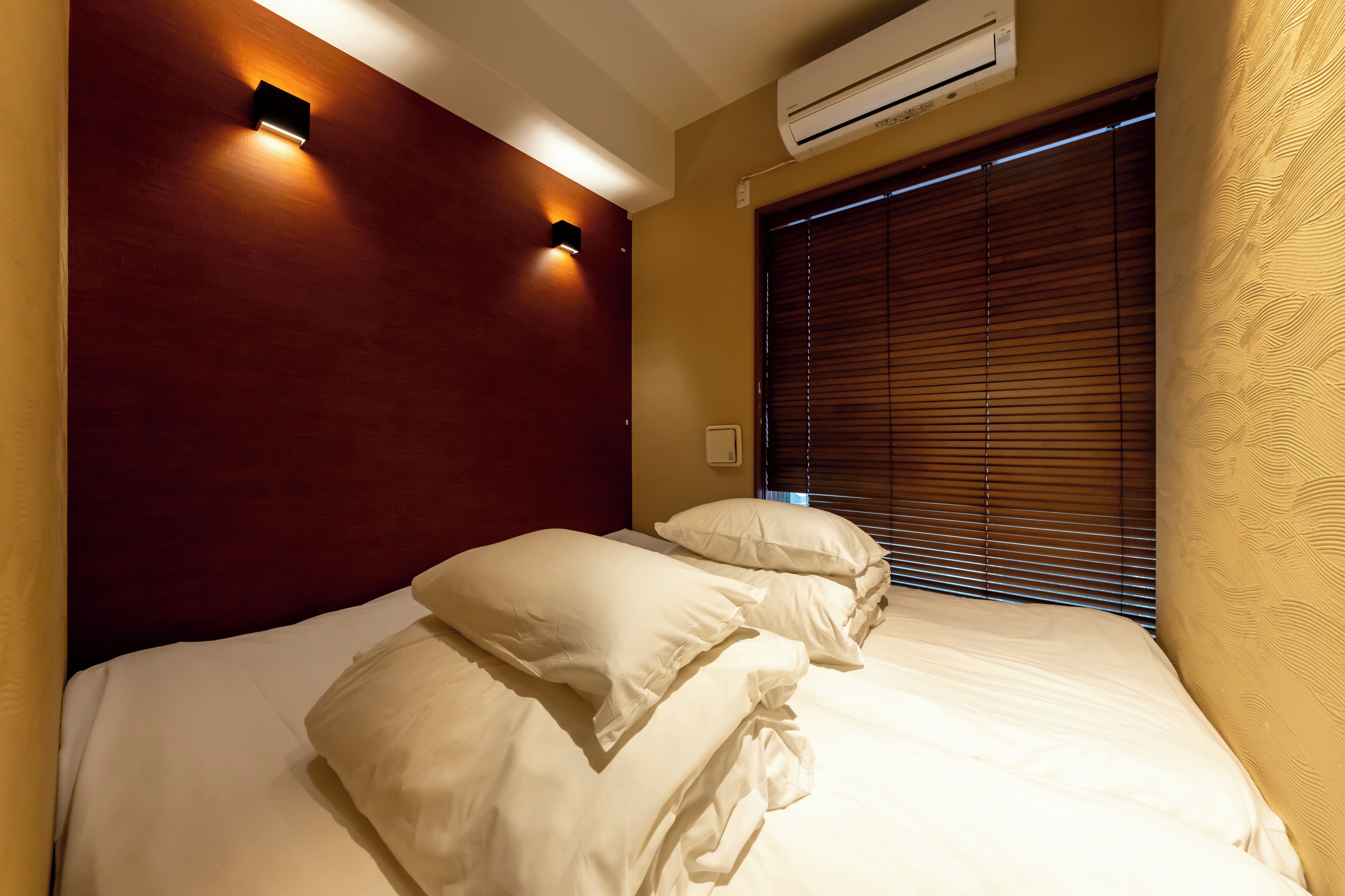 Laptop workspace, iron/ironing board, free WiFi