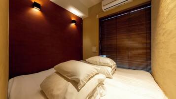 Laptop workspace, iron/ironing board, free WiFi