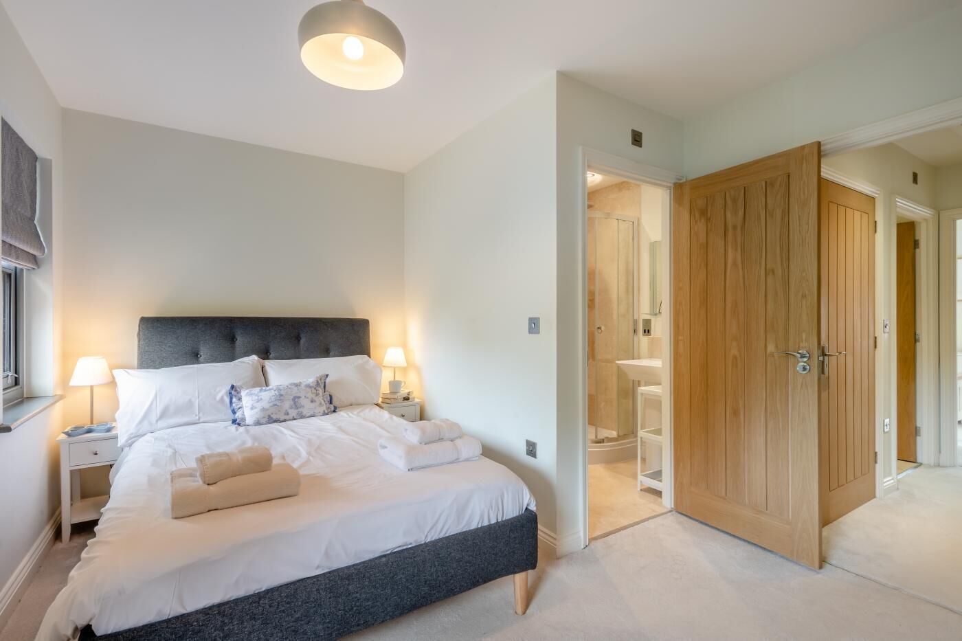 Een strijkplank/strijkijzer, gratis wifi, beddengoed