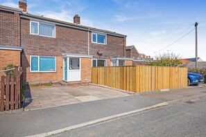Exterior - 2 Bed in Seahouses (oc-gd1851) (Seahouses)