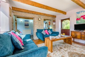 TV - 2 Bed in Luxulyan (oc-p00799) (Luxulyan)