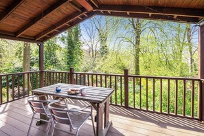 تناول الطعام بالخارج