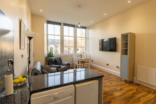Two bed apartment with views of Arthur Seat Mount