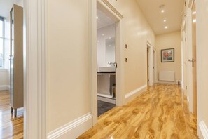 Interior - Two bed apartment with views of Arthur Seat Mount (Edinburgh)