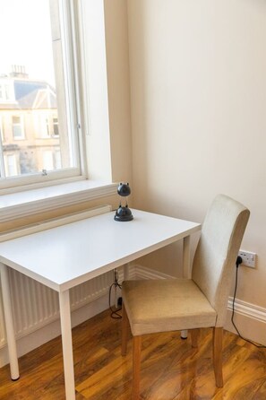 Interior - Two bed apartment with views of Arthur Seat Mount (Edinburgh)