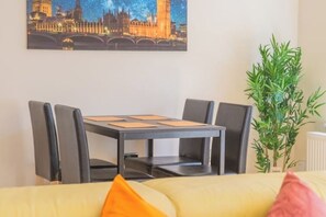 تناول الطعام