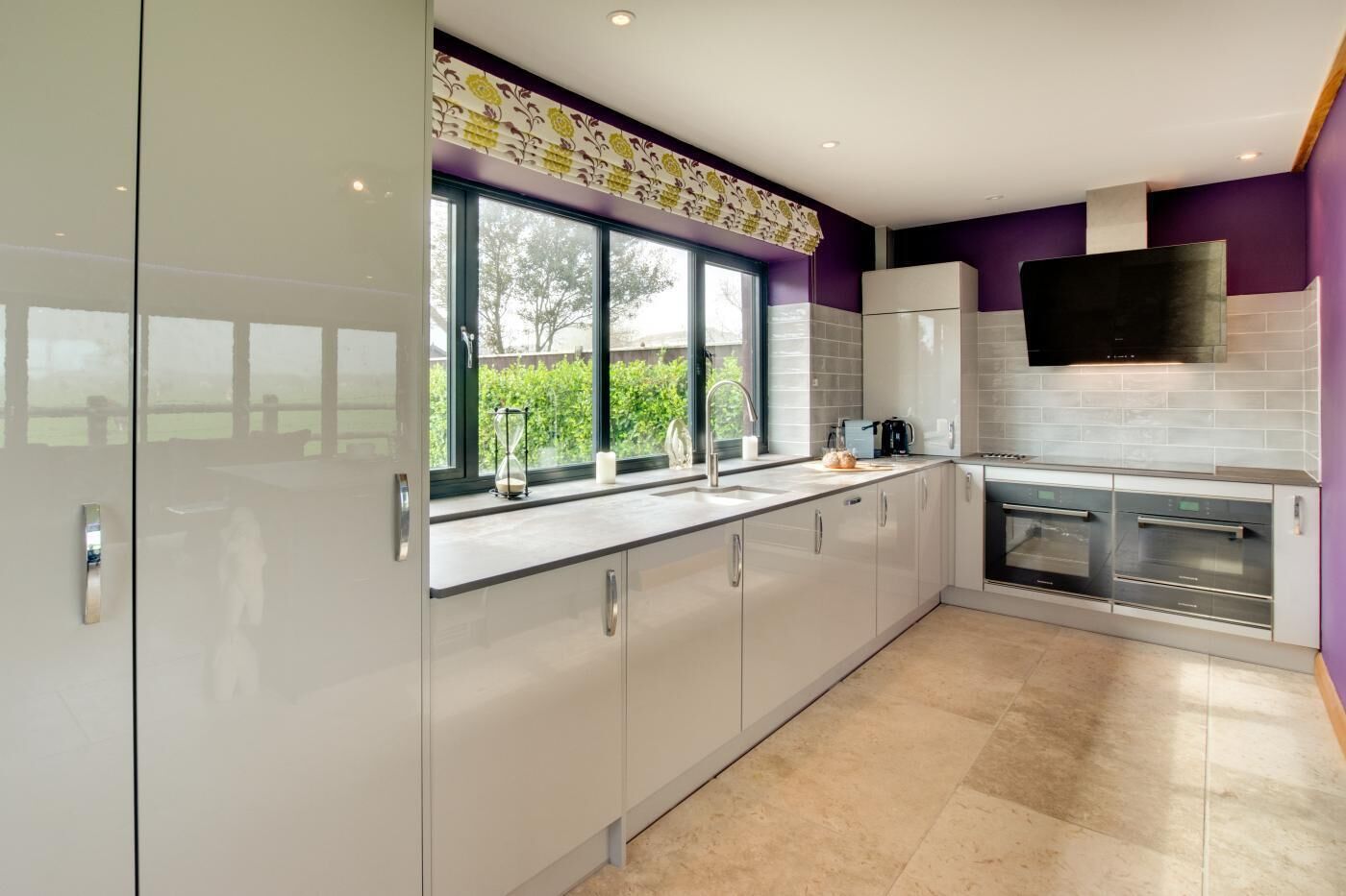 Uuni, astianpesukone, keittoastiat/astiat/ruokailuvälineet