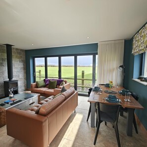 TV, fireplace - 1 Bed in Pennard (oc-d23064) (Southgate)