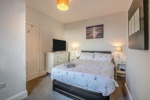 Iron/ironing board, travel cot, free WiFi, bed sheets - 2 Bed in Scarborough (oc-s027) (Scarborough)