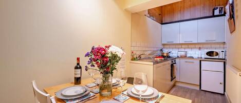 Microwave, oven, high chair, cookware/dishes/utensils