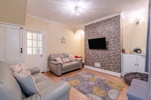TV - 2 Bed in Scarborough (oc-s027) (Scarborough)