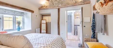 Silitysrauta/-lauta, ilmainen Wi-Fi, vuodevaatteet