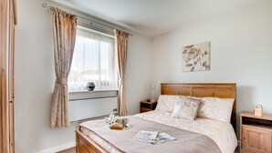 2 Schlafzimmer, Bügeleisen/Bügelbrett