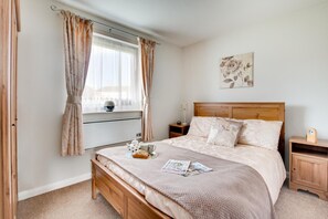 2 bedrooms, iron/ironing board