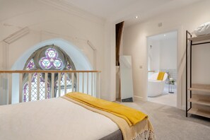 Een strijkplank/strijkijzer, gratis wifi, beddengoed