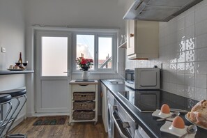 A modern kitchen with a window, a microwave, a toaster, and a sink. - 2 Bed in Scarborough (oc-s032) (Scarborough)