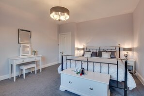 2 habitaciones, tabla de planchar con plancha y wifi gratis 