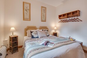 2 bedrooms, iron/ironing board, bed sheets - 2 Bed in Seamer (oc-s038) (Seamer)