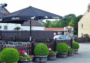 Outdoor dining - 2 Bed in Seamer (oc-s038) (Seamer)