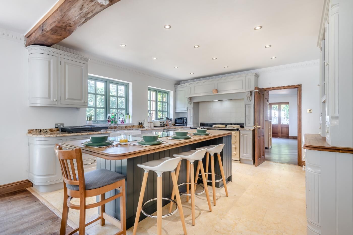 微波爐、焗爐、洗碗機、高腳椅