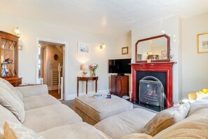 TV - 2 Bed in Wells-next-the-Sea (oc-2032) (Wells-next-the-Sea)